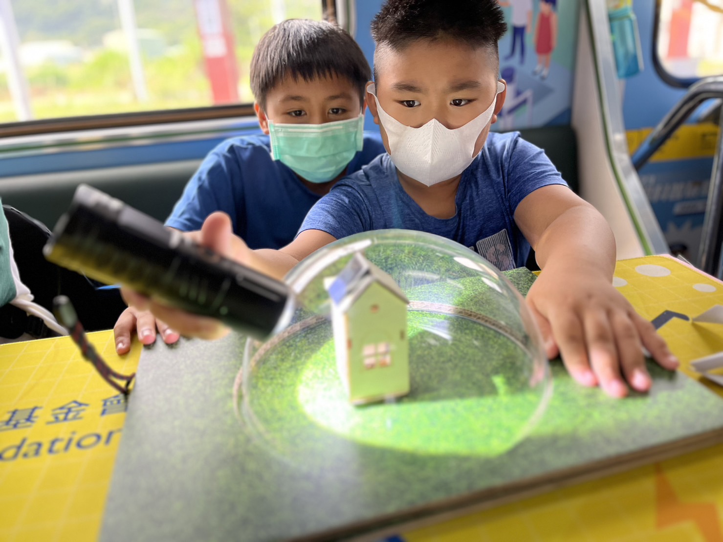 jiuyou.com參與基礎科學主題車廂，以STEAM教學精神，設計「逐日科學家」、「太陽能工程師」以及「淨零建築師」三大能源科普課程和實驗